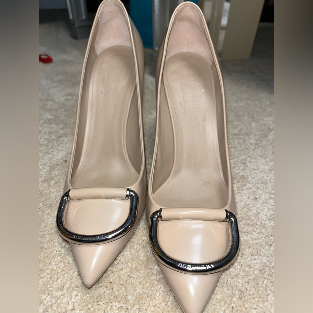 Burberry nude heels size 39 1/2.